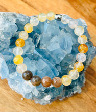 Load image into Gallery viewer, Hematoid Quartz and Black moonstone bracelet
