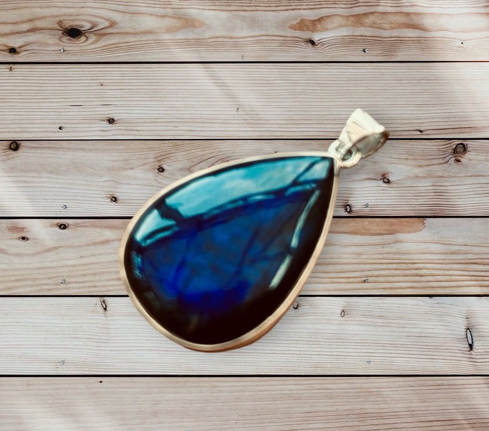 Solid silver Labradorite pendant