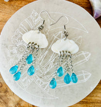 Load image into Gallery viewer, Rainy day earrings
