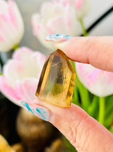 Load image into Gallery viewer, Natural Citrine point
