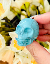 Load image into Gallery viewer, Crystal skulls
