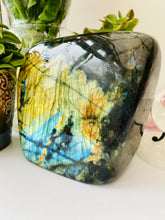 Load image into Gallery viewer, Labradorite statement piece
