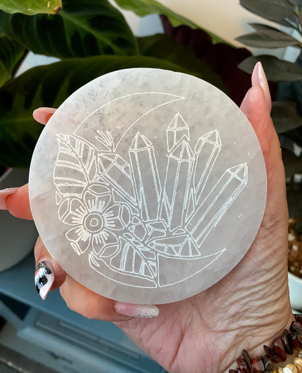 Selenite engraved charging plate