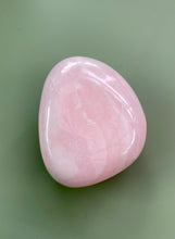 Load image into Gallery viewer, Pink Mangano large pebble high grade
